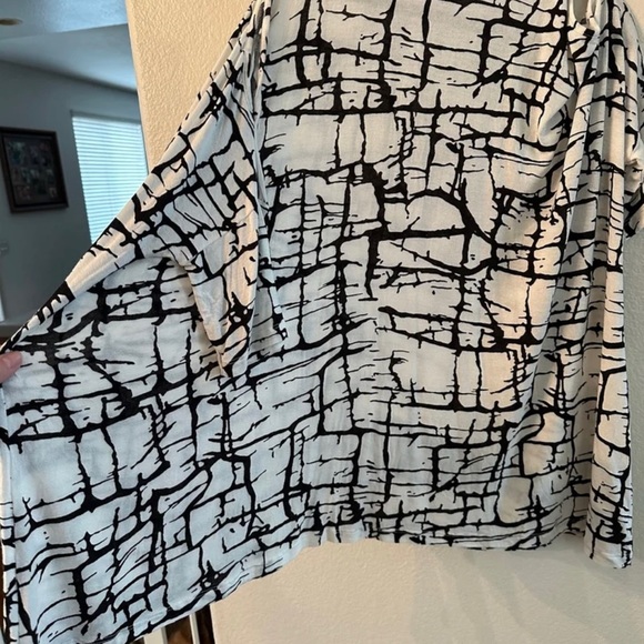 ASOS Woman’s Maternity Cold Shoulder White and Black Blouse size 8 - Picture 8 of 11